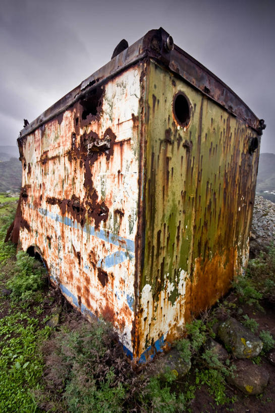 无人,竖图,室外,白天,建筑,西班牙,废弃,生锈,金属,盒子,储油罐,摄影,报废,腐蚀,侵蚀,废物,下降,丢弃,放弃,抛弃,伊比利亚半岛,腐化,摈弃,锈迹斑斑,圣马特奥县,彩图,屏弃,摈斥,摒除