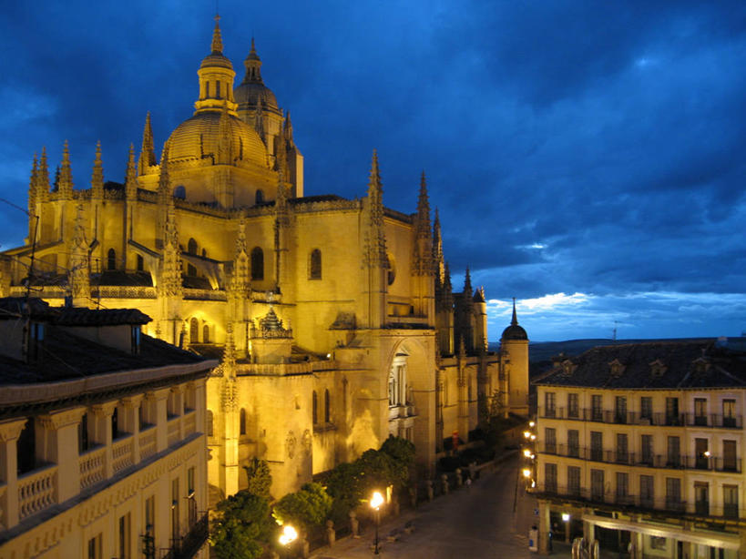 无人,横图,室外,城市,建筑,街道,西班牙,欧洲,古城,光亮,塞哥维亚,黄昏,摄影,照亮,基督教,南欧,伊比利亚半岛,首府,省会,西班牙王国,卡斯蒂利亚,塞戈维亚,塞哥维亚省,卡斯蒂利亚.莱昂,彩图,旅行,大教堂,塞戈维亚大教堂,塞戈维亚省