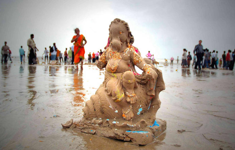 横图,室外,白天,印度,湿,庆祝,雕像,沙子,地平线,天空,摄影,印度文化,印度教,马哈拉施特拉邦,孟买,彩图,神,传统节日