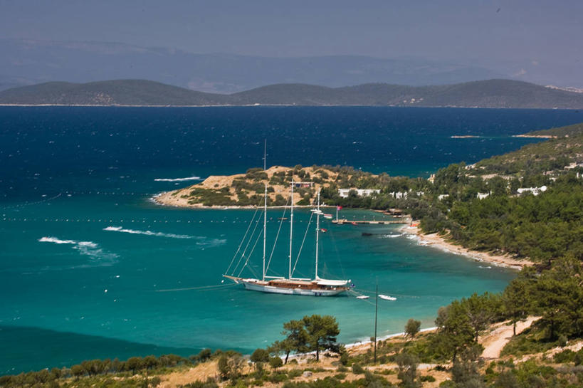 帆船,无人,横图,俯视,室外,白天,海洋,美景,船,欧洲,地平线,地形,海岸线,景观,海湾,树,风景,自然,交通工具,景色,摄影,航海,宁静,自然风光,载具,穆拉省,海滩,休闲活动,彩图,高角度拍摄,独处