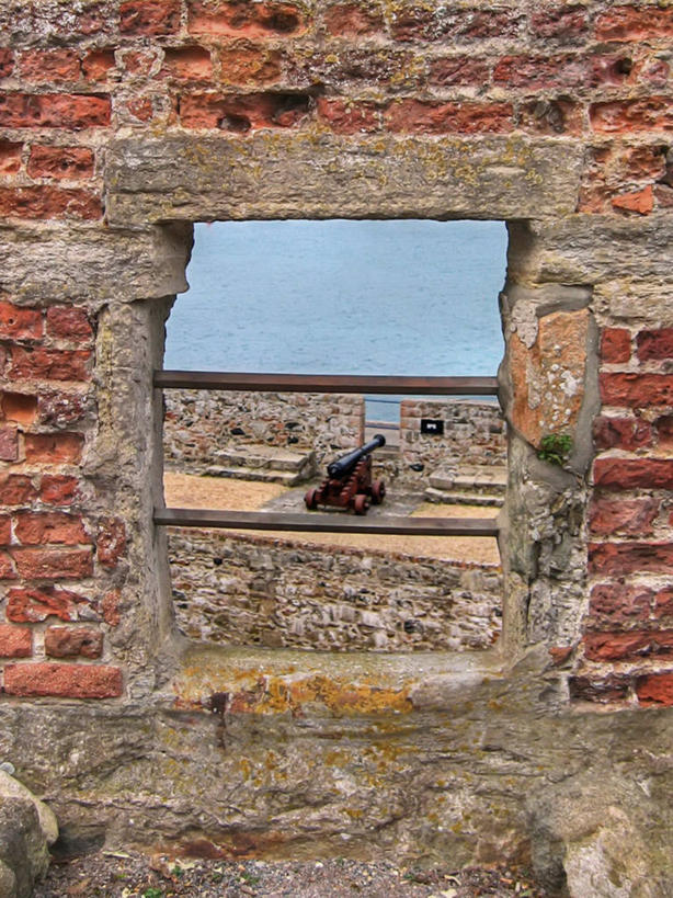 无人,竖图,室外,白天,窗户,建筑,英国,城堡,砖墙,废墟,炮,摄影,圣彼得港,彩图,过去