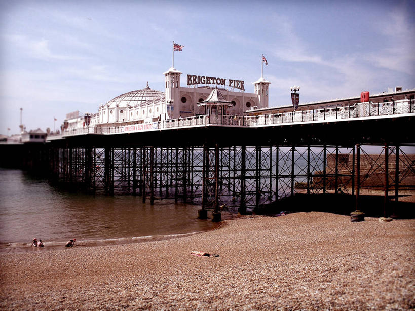 无人,码头,横图,室外,白天,海洋,建筑,旗帜,英国,古典,摄影,英文字母,宁静,支撑,圆顶建筑,英国文化,海滩,彩图,布赖顿