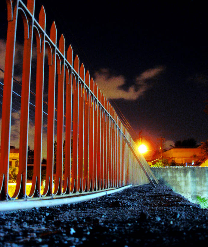 无人,竖图,室外,夜晚,安全,城市,路灯,巴西,分离,金属,篱笆,南美,摄影,保护,照亮,南美洲,拉丁美洲,边界,透视图,美洲,巴西联邦共和国,首府,亚美利加洲,南亚美利加洲,伯南布哥,伯南布哥州,累西腓,彩图