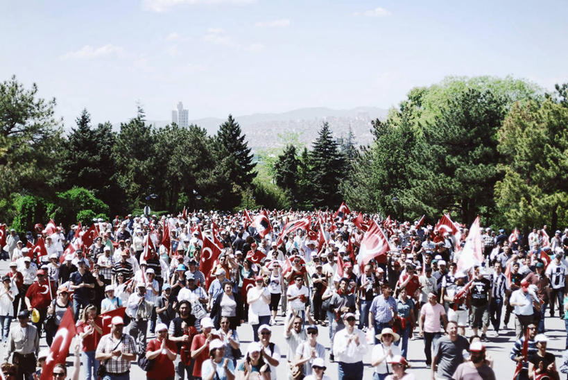 横图,室外,白天,路,旗帜,欧洲,丰富,庆祝,首都,许多人,树,社区,一群人,摄影,支撑,游行,群众,土耳其文化,爱国主义,土耳其国旗,安卡拉,步行,彩图