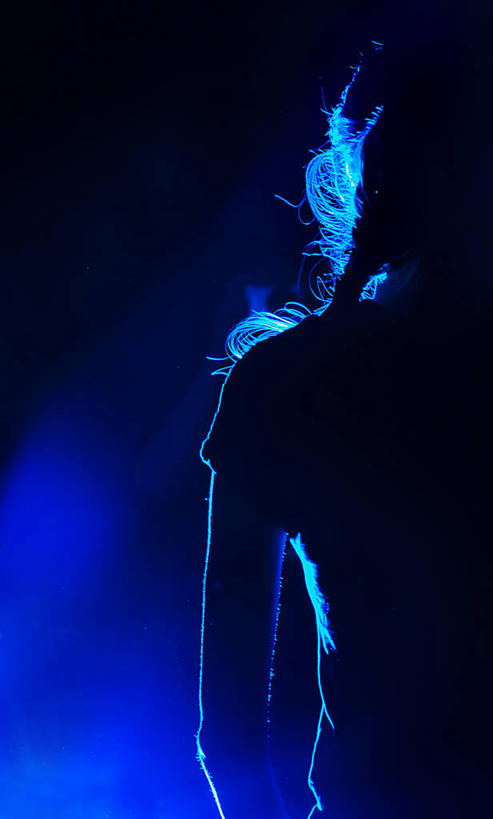 成年人,一个人,无人,竖图,室外,夜晚,神秘,罗马尼亚,仅一个女性,背面,蓝色,摄影,部分,剪影,长发,彩图,暗调