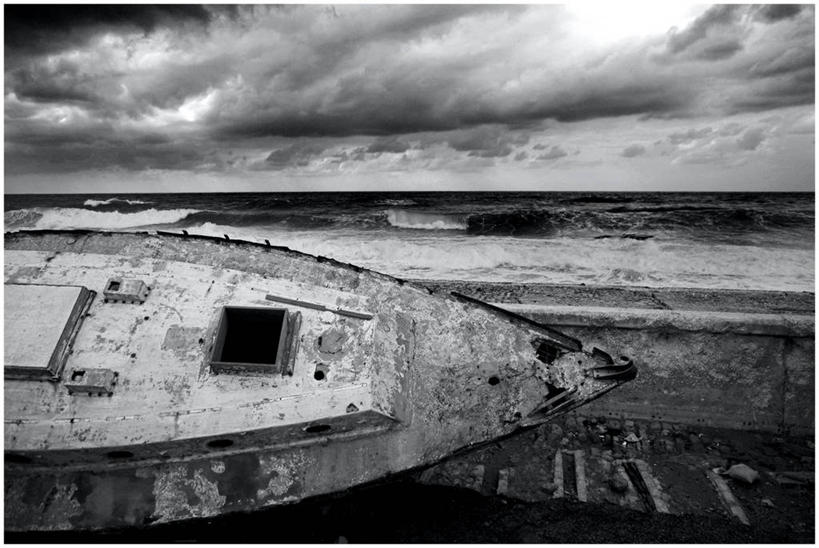 无人,横图,黑白,室外,旅游,度假,神秘,海浪,海洋,美景,船,以色列,景观,水平线,乌云,云,破坏,娱乐,破损,风景,自然,波浪,享受,休闲,景色,放松,摄影,宁静,损坏,自然风光,海难,特拉维夫,危险,海滩,防洪堤