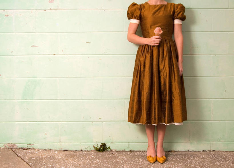 西方人,成年人,一个人,站,横图,室外,白天,欧洲,美国,欧洲人,仅一个年轻女性,仅一个女性,仅一个人,墙,古典,拿着,冰淇淋,摄影,北美,北美洲,美洲,佛罗里达,佛罗里达州,佛州,阳光州,北亚美利加洲,亚美利加洲,想法,年轻女性,女人,女性,白种人,年轻人,彩图,美利坚合众国,坦帕,冰淇淋蛋卷