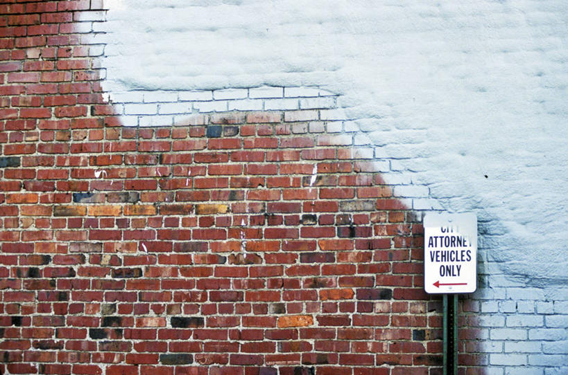 无人,横图,室外,白天,指示牌,美国,标志,文字,方向,标识,砖墙,箭头,摄影,指导,英文字母,指向,簇,内布拉斯加,忠告,彩图