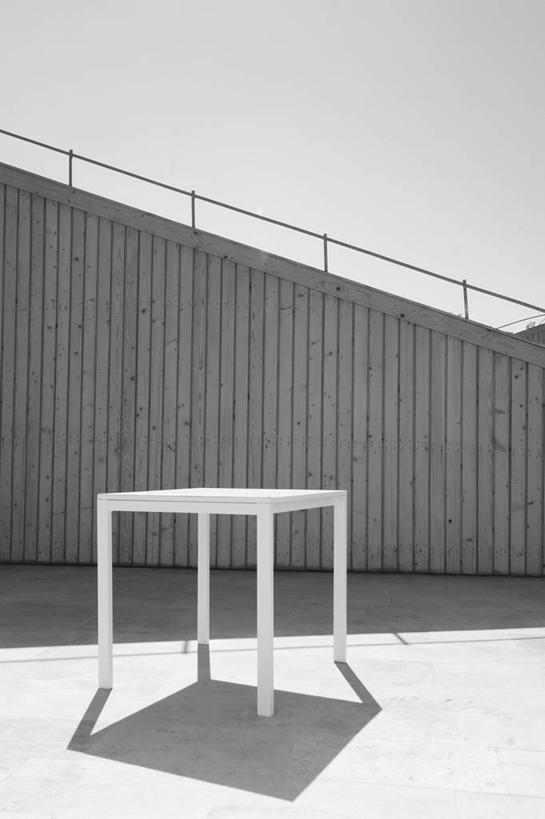 无人,竖图,黑白,室外,白天,桌子,罗马尼亚,阴影,墙,一个,白色,摄影,单个,简单,想法,克卢日纳波卡