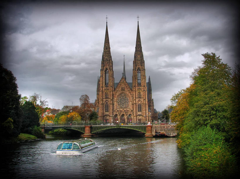 无人,教堂,横图,室外,白天,旅途,河流,多云,建筑,法国,反射,桥,尖顶,联系,历史,树,摄影,观光船,法国文化,斯特拉斯堡,彩图,旅行