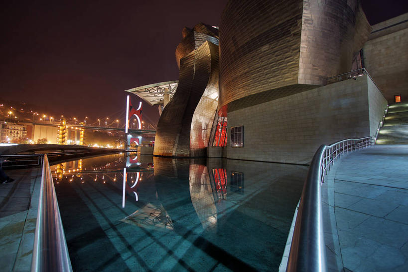 无人,博物馆,横图,室外,夜晚,城市,建筑,西班牙,反射,摄影,照亮,毕尔巴鄂,死水,比斯开省,彩图