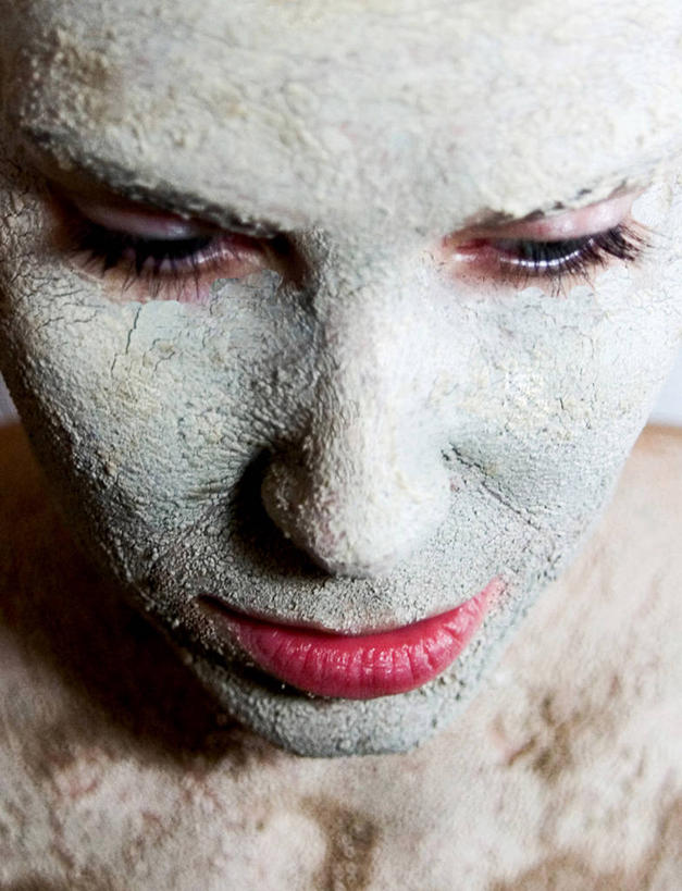 西方人,成年人,一个人,竖图,特写,德国,欧洲,欧洲人,仅一个年轻女性,仅一个女性,仅一个人,唇膏,思考,面膜,摄影,头像,肌理,美化,年轻女性,女人,女性,白种人,年轻人,彩图,美人,白日梦