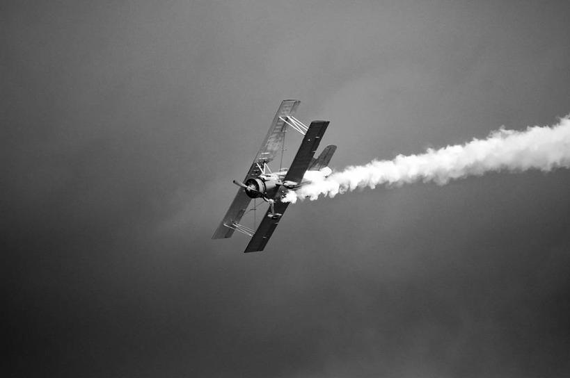 无人,横图,黑白,室外,白天,复古,美国,军事,烟雾,半空,古典,飞,一个,天空,烟,摄影,单个,污染,废气,北美,北美洲,美洲,进攻,飞机尾迹,佛罗里达,佛罗里达州,尾迹云,机尾云,飞机拉烟,云带,尾迹,佛州,阳光州,北亚美利加洲,亚美利加洲,机尾迹,飞机尾气,彭萨科拉,美利坚合众国