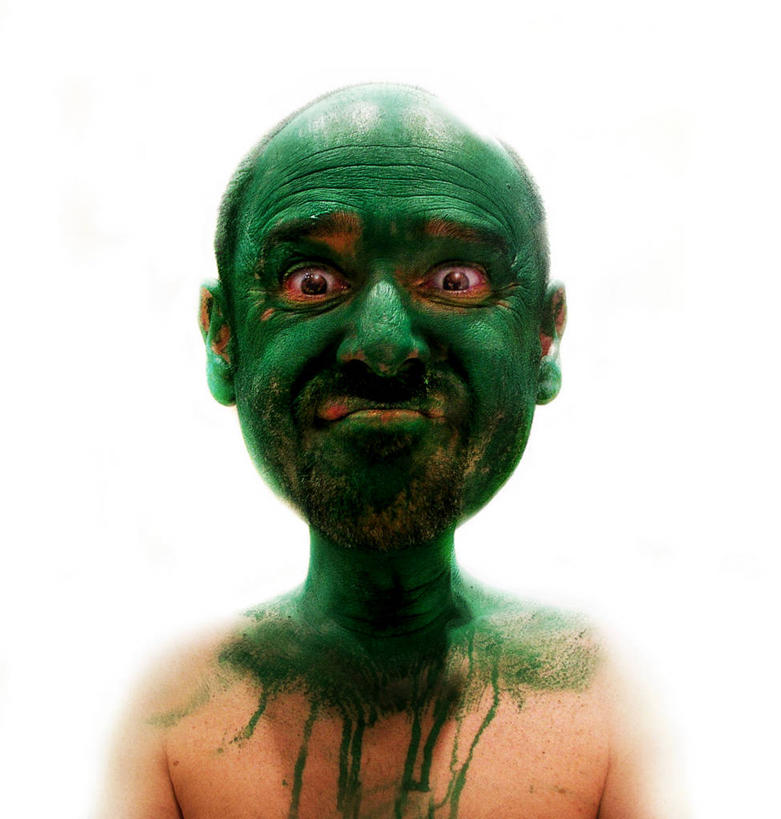 西方人,成年人,中年人,老年人,脸,头,脸颊,皱纹,一个人,竖图,白色背景,正面,欧洲,欧洲人,仅一个男性,仅一个人,仅一个中年男性,肩膀,绿色,皱眉头,摄影,幽默,涂料,不幸,肖像,男人,男性,中年男性,白种人,头部,脸部,脸蛋,面部,彩图,影棚拍摄