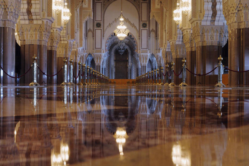 无人,横图,室内,白天,建筑,非洲,摩洛哥,一排,整齐,反射,光线,柱子,拱门,光芒,排列,摄影,宗教,照亮,伊斯兰教,队列,清真寺,水晶吊灯,阿非利加洲,摩洛哥王国,卡萨布兰卡,达尔贝达,摩洛哥肺叶,彩图