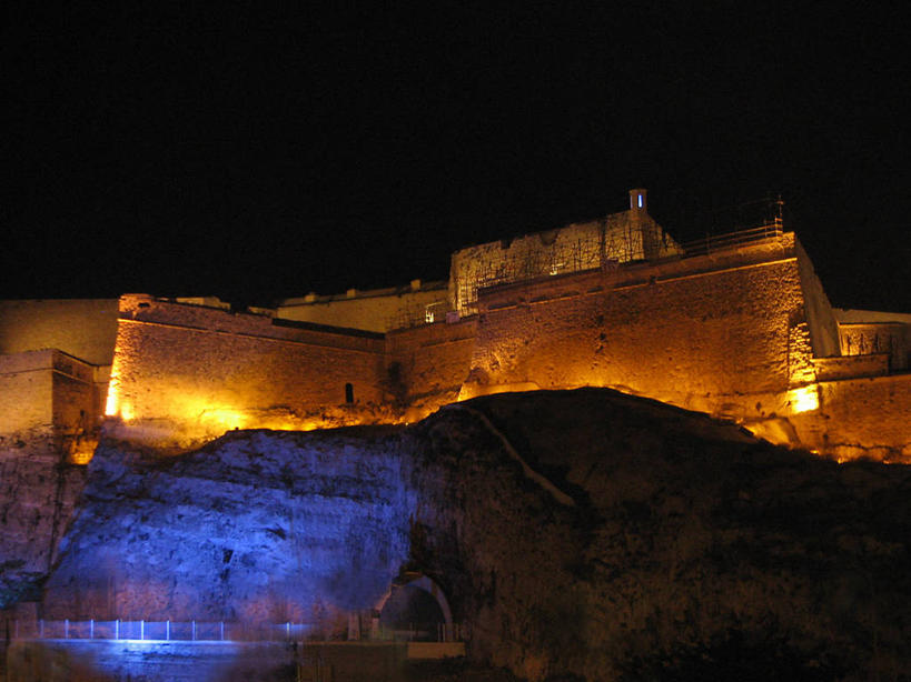 无人,横图,室外,夜晚,仰视,马赛,山,建筑,法国,地标建筑,摄影,保护,照亮,要塞,法国文化,彩图,低角度拍摄