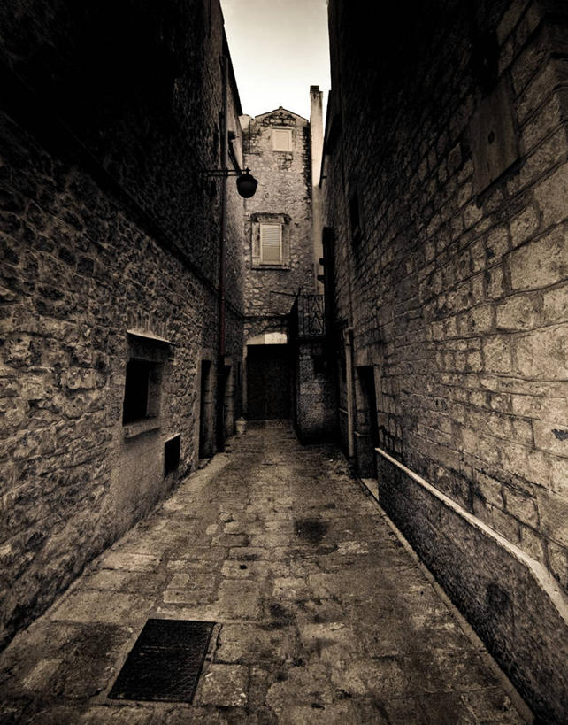 无人,竖图,黑白,室外,夜晚,消失点,神秘,意大利,城镇,砖墙,摄影,巷