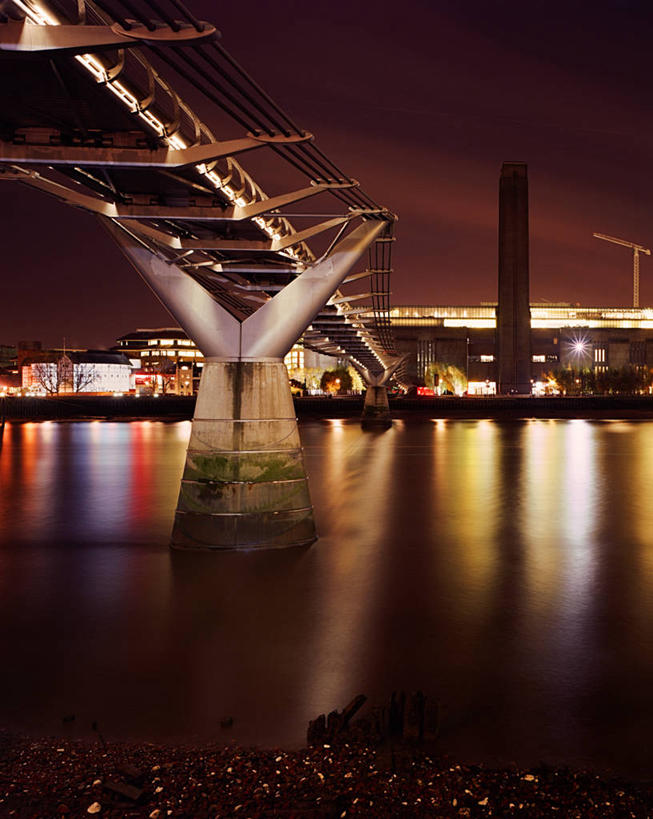 无人,竖图,室外,夜晚,夜生活,建筑,英国,反射,河岸,首都,联系,现代,泰晤士河,摄影,人行桥,照亮,伦敦千禧桥,彩图,旅行