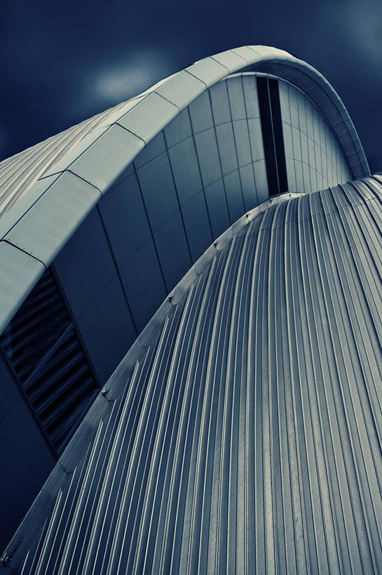 无人,竖图,室外,特写,白天,建筑,英国,弯曲,拱门,现代,蓝色,摄影,部分,会议中心,风管,彩图