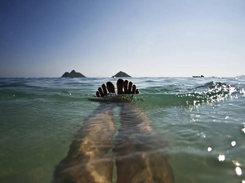 成年人,一个人,横图,室外,白天,度假,岛屿,海洋,夏威夷,美国,仅一个男性,仅一个人,涉水,漂浮,水平线,仅一个年轻男性,自然,放松,摄影,北美,北美洲,美洲,万里无云,夏威夷岛,夏威夷州,爱洛哈之州,夏威夷群岛,北亚美利加洲,亚美利加洲,大岛,太平洋岛屿,男人,男性,年轻男性,年轻人,列岛,群岛,岩石,诸岛,彩图,科纳市,美利坚合众国