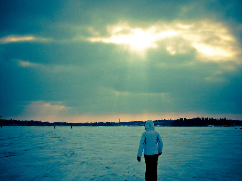 成年人,中年人,一个人,横图,留白,芬兰,仅一个女性,仅一个人,地平线,辽阔,地面,首都,背面,仅一个中年女性,广阔,摄影,一望无际,延伸,天地相交,波罗的海,赫尔辛基,无边无际,一马平川,灵性,女人,女性,中年女性,步行,彩图,冬衣