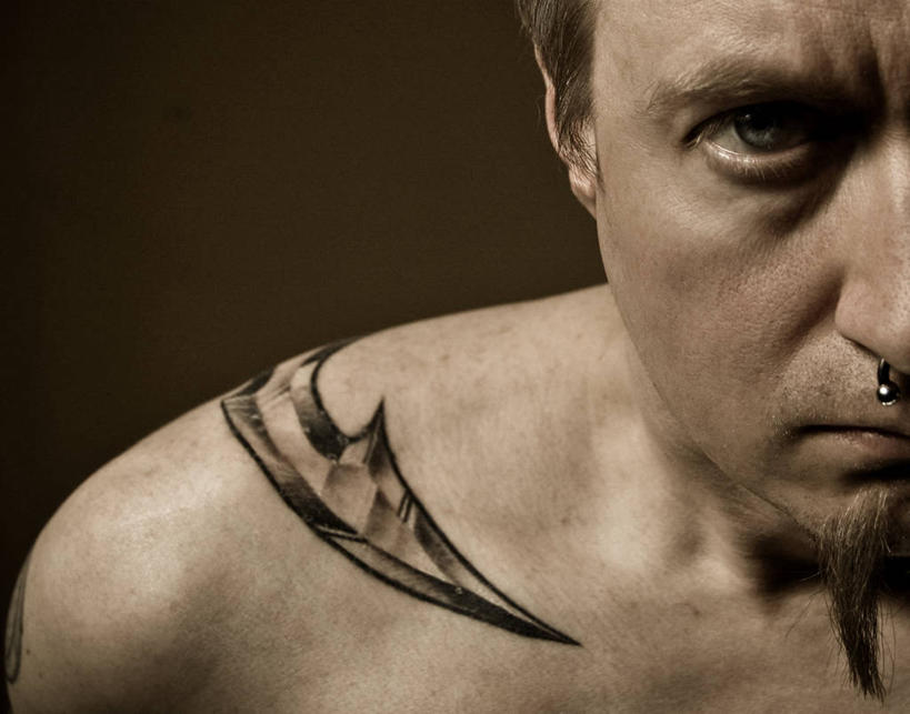 西方人,成年人,中年人,一个人,横图,特写,欧洲,美国,欧洲人,仅一个男性,仅一个人,仅一个中年男性,生气,裸露,纹身,个性,凝视,摄影,部分,北美,北美洲,美洲,裸,鼻钉,北卡罗来纳州,北亚美利加洲,亚美利加洲,北卡罗来纳,焦油脚根之州,黑油鞋根之州,老北州,夏洛特,男人,男性,中年男性,白种人,山羊胡,彩图,影棚拍摄,美利坚合众国