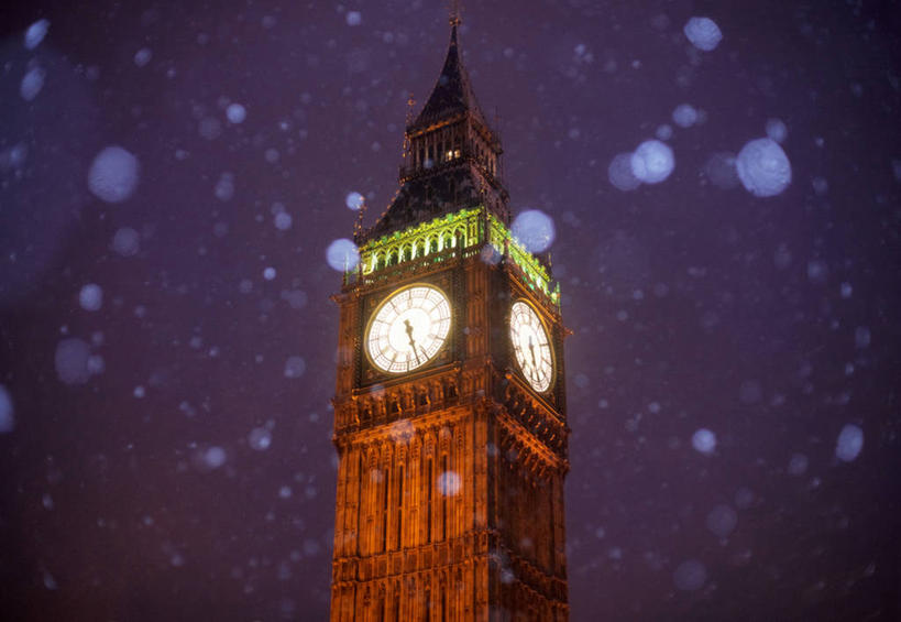 无人,横图,室外,夜晚,仰视,建筑,英国,雪花,下雪,塔,首都,寒冷,摄影,照亮,英国文化,钟,彩图,低角度拍摄