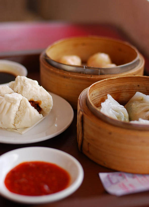 无人,竖图,俯视,木制,饺子,饮食,盘子,碗,摄影,辣椒酱,中国文化,汤圆,小圆面包,蒸菜,彩图,高角度拍摄