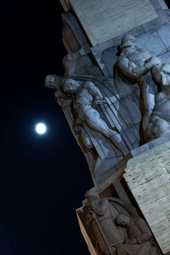 无人,竖图,室外,夜晚,自由,标志,雕像,符号,满月,首都,标识,顶部,摄影,奋斗,部分,手艺,性别符号,里加,彩图,男性符号