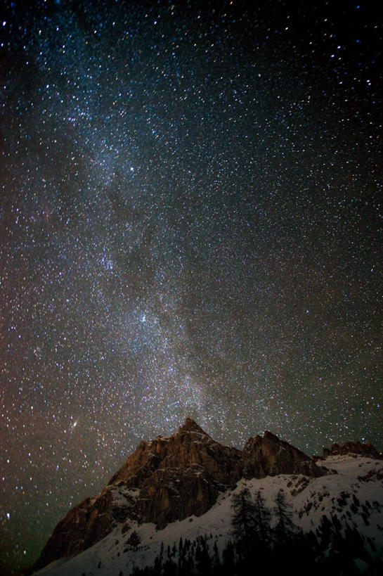 无人,竖图,室外,夜晚,留白,美景,景观,山顶,冬天,自然,景色,摄影,自然风光,银河系,天文学,多洛米蒂山脉,科尔蒂纳丹佩佐,彩图