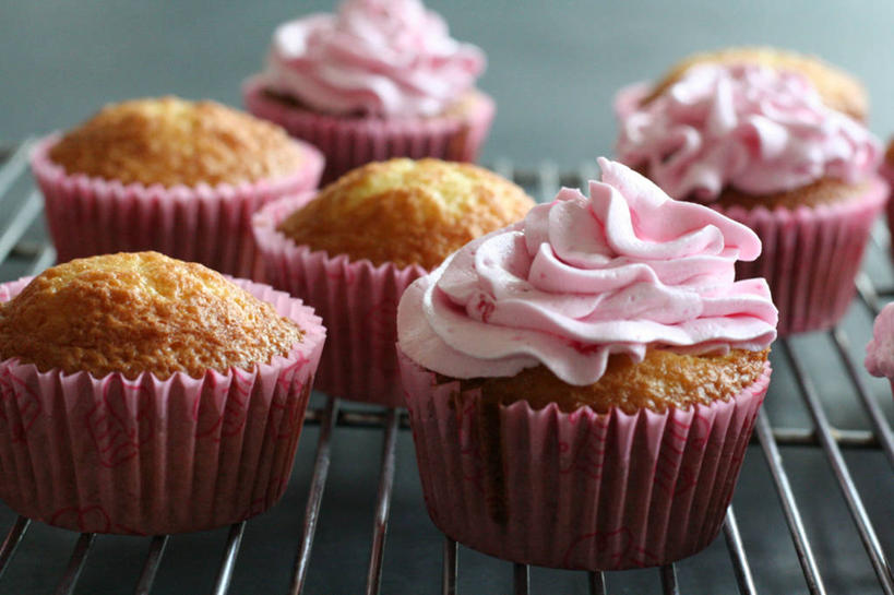 无人,横图,室内,特写,白天,厨房,美国,诱惑,摄影,北美,北美洲,美洲,漩涡形,北亚美利加洲,亚美利加洲,密歇根,密歇根州,貂熊州,狼獾之州,狼獾州,安娜堡,冷却架,纸托蛋糕,彩图,美利坚合众国,生奶油,鞭打