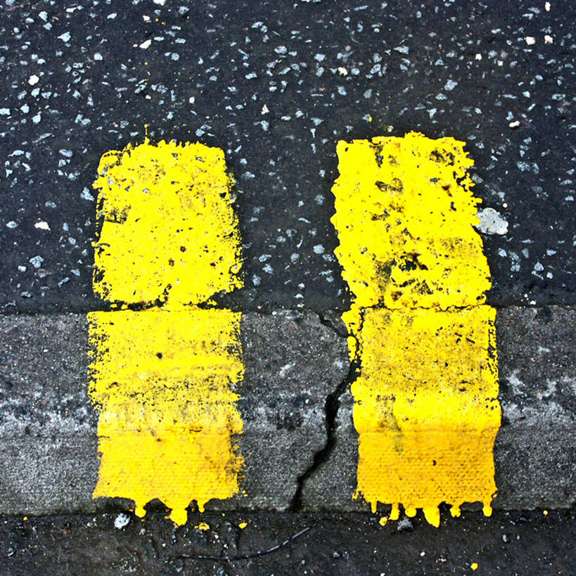 无人,方图,室外,特写,街道,英国,一排,整齐,路标,线条,路边,排列,两个,黄色,摄影,涂料,队列,沥青,想法,彩图