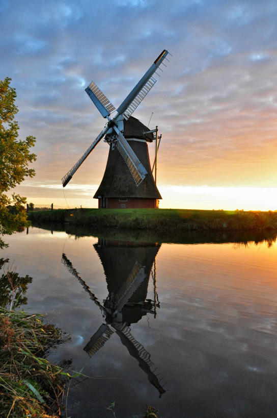 无人,竖图,室外,白天,农业,美景,日落,风车,荷兰,反射,池塘,地平线,地形,景观,云,辽阔,地面,自然,广阔,景色,摄影,宁静,一望无际,自然风光,延伸,天地相交,无边无际,一马平川,格罗宁根,彩图