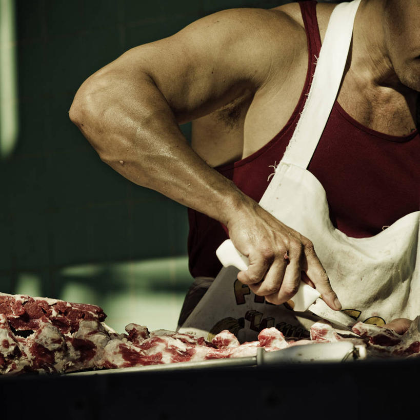 成年人,健壮,一个人,方图,室内,白天,桌子,墨西哥,仅一个男性,准备,背心,围裙,肉,生食,市场,饮食,力量,摄影,拉丁美洲,切断,屠夫,彩图,马萨特兰