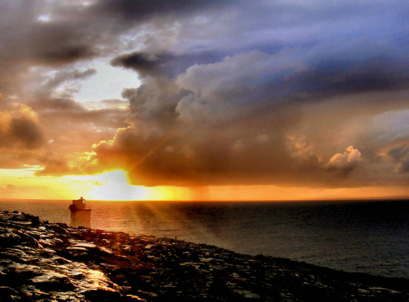 无人,横图,室外,海洋,美景,日落,道路,信息,海岸线,景观,水平线,晚霞,霞光,云,落日,灯塔,交通,方向,风景,自然,黄昏,景色,彩霞,摄影,引导,指引,宁静,自然风光,航标,克莱尔郡,夕照,薄暮,夕阳,彩图,傍晚,导航,斜阳