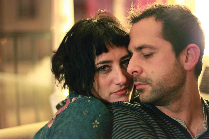 成年人,中年人,脸,头,脸颊,头发,两个人,横图,室内,特写,白天,幸福,法国,连接,休闲装,肩膀,黑色,摄影,里尔,中年男性,中年女性,头部,脸部,脸蛋,面部,彩图,爱,胡茬,伴侣,挨着