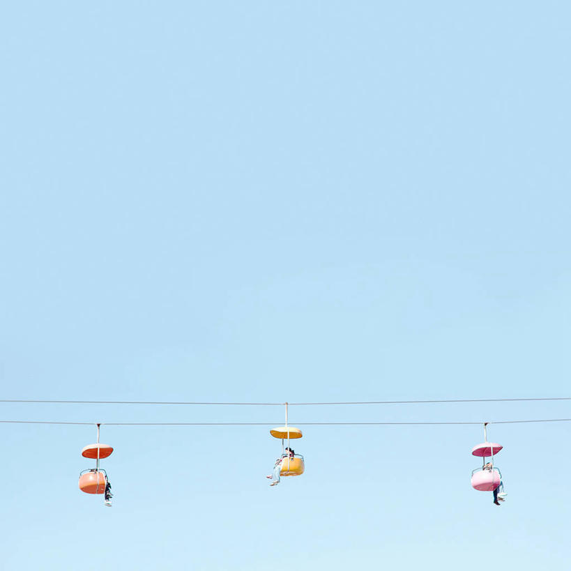 坐,横图,方图,室外,侧面,仰视,度假,美国,吊挂,悬挂,半空,挂,缆车,交通工具,运输,摄影,宁静,加利福尼亚,索道,圣克鲁斯,万里无云,缆索铁路,彩图,低角度拍摄