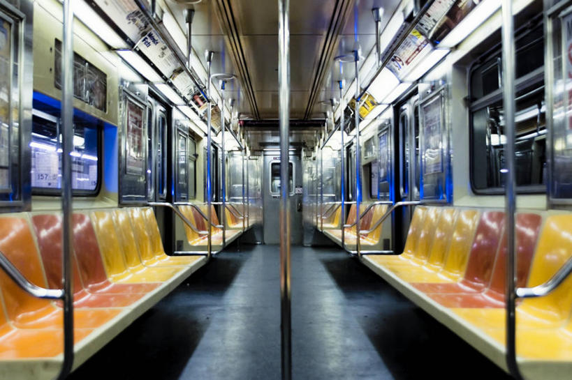 无人,横图,室内,夜晚,地铁,纽约,美国,一排,整齐,光线,公共交通,光芒,干净,排列,运输,摄影,队列,透视图,车座,彩图