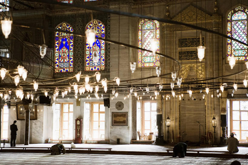 横图,室内,室外,白天,建筑,日光,欧洲,灯,祈祷,摄影,伊斯兰教,清真寺,伊斯坦布尔,蓝色清真寺,彩色玻璃,彩图