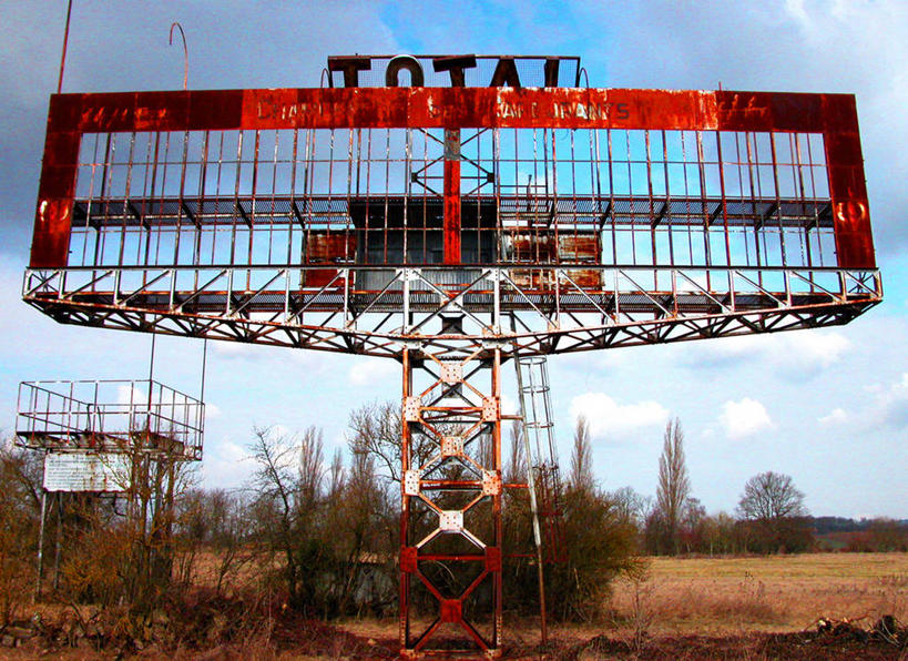 无人,横图,室外,白天,法国,金属,字母,田地,草,树,天空,摄影,彩图,建筑结构