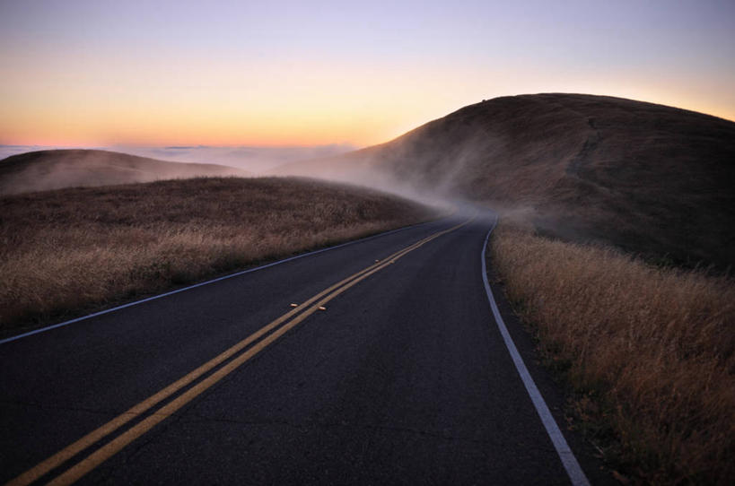 无人,横图,室外,旅游,度假,美景,日落,山,雾,路,美国,地平线,景观,辽阔,地面,娱乐,风景,自然,享受,休闲,广阔,景色,放松,摄影,宁静,一望无际,加利福尼亚,自然风光,延伸,天地相交,无边无际,一马平川,马林县,荒地,彩图