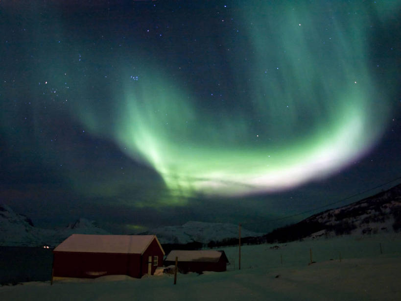 无人,横图,室外,夜晚,神秘,美景,山脉,挪威,房屋,景观,绿色,风景,天空,自然,景色,摄影,宁静,自然风光,特隆姆瑟,农舍,北极光,彩图