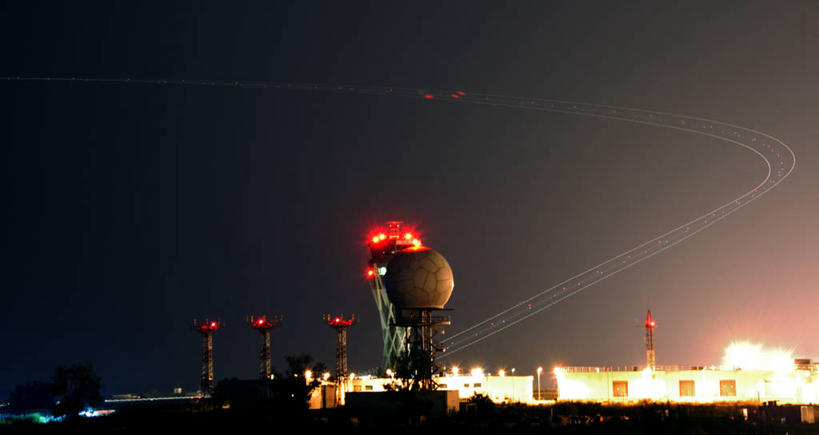 无人,机场,横图,室外,夜晚,长时间曝光,建筑,起飞,塔,公共交通,摄影,尾灯,照亮,照明设备,彩图,巴塞罗那国际机场