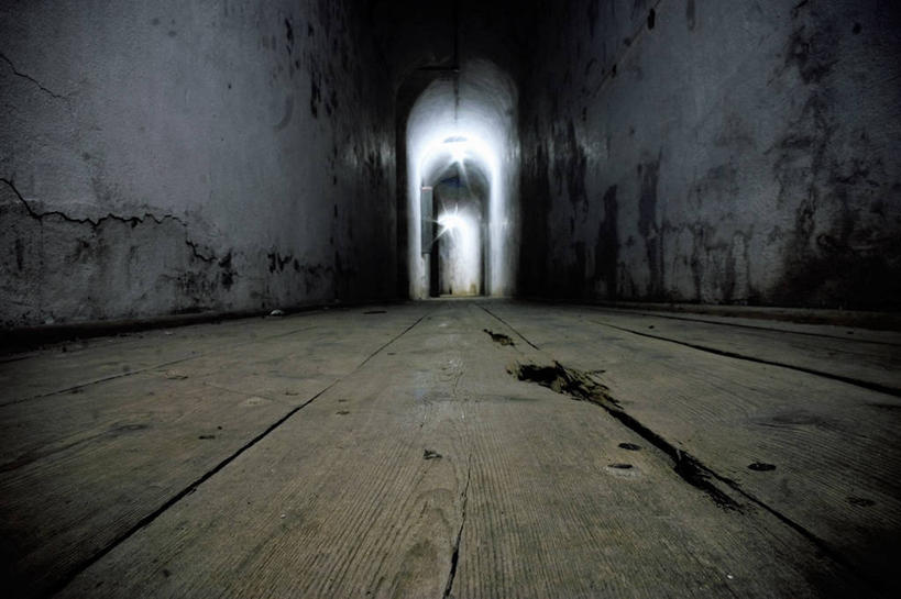 无人,横图,室内,室外,建材,地板,建筑,英国,废弃,隧道,材料,木板,木材,地面,历史,木地板,木柴,摄影,建造,木料,报废,照亮,废物,第二次世界大战,要塞,透视图,丢弃,放弃,抛弃,硬木,摈弃,彩图,屏弃,摈斥,摒除,晕影,苦尽甘来