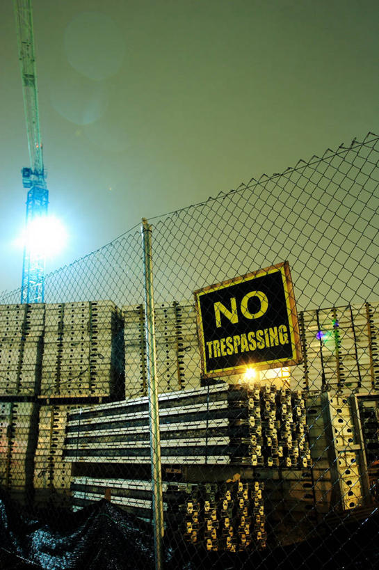 无人,竖图,室外,夜晚,仰视,建筑业,加拿大,堆叠,栅栏,建筑工地,摄影,英文字母,发展,安大略省,进展,彩图,低角度拍摄