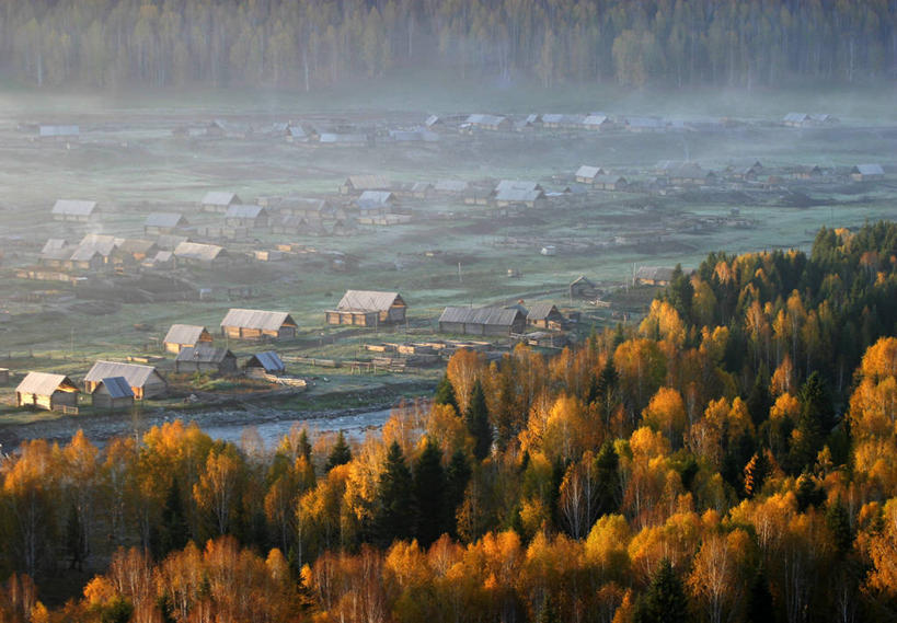 无人,横图,俯视,室外,白天,树林,雾,建筑,地形,树,摄影,宁静,新疆维吾尔自治区,秋天,彩图,高角度拍摄