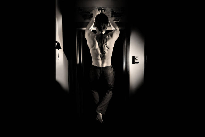 西方人,成年人,健壮,一个人,举,引体向上,横图,室内,锻炼,欧洲,加拿大,欧洲人,仅一个男性,仅一个人,吊挂,悬挂,准备,裤子,走廊,训练,挂,裸露,仅一个年轻男性,背面,托,摄影,裸,安大略省,男人,男性,年轻男性,白种人,年轻人,举起,举手,举着,向上举,向上伸,向上托,彩图