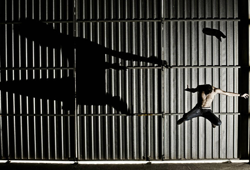 成年人,一个人,跳,举,横图,室内,正面,南非,仅一个男性,仅一个人,阴影,大门,半空,裸露,仅一个年轻男性,低头,托,摄影,裸,垂头,东开普省,想法,男人,男性,年轻男性,年轻人,舞者,举起,举手,举着,向上举,向上伸,向上托,彩图,舞蹈,陨铁