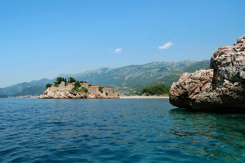 无人,横图,室外,白天,海洋,山,房屋,岛,地平线,辽阔,地面,风景,天空,广阔,摄影,一望无际,延伸,天地相交,黑山,无边无际,一马平川,布德瓦,岩石,彩图