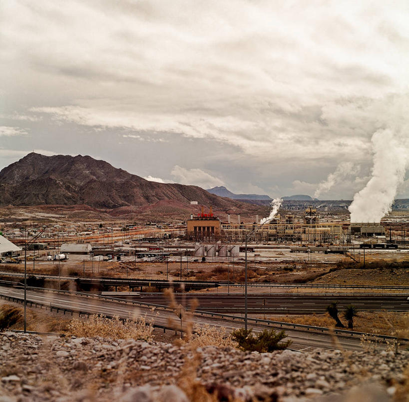 无人,工厂,横图,俯视,室外,白天,沙漠,山,美国,地形,山顶,烟,发电站,工业,运输,摄影,德克萨斯,埃尔帕索,彩图,高角度拍摄
